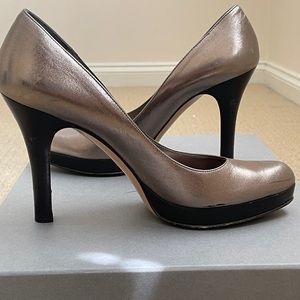 Gucci Metallic leather pumps